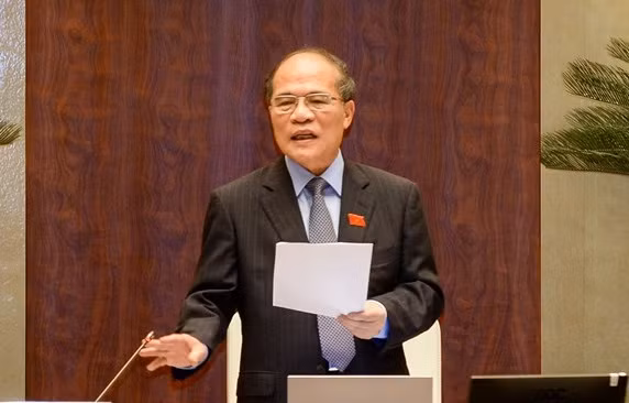 Chủ tịch Quốc hội Nguyễn Sinh Hùng chỉ rõ, các bộ đổ trách nhiệm cho nhau thì dân sẽ chịu hết. ảnh: quochoi.vn