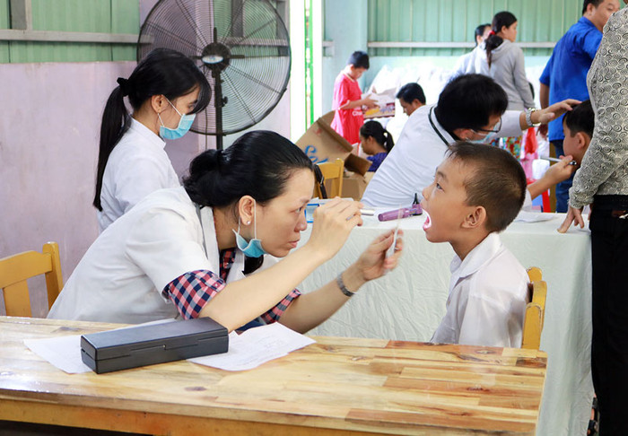 Tham gia bảo hiểm y tế để đảm bảo quyền lợi chăm sóc sức khỏe của trẻ. Tham gia bảo hiểm y tế để đảm bảo quyền lợi chăm sóc sức khỏe của trẻ.