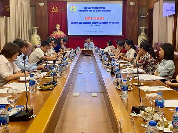 Ông Đào Việt Ánh - Phó Tổng giám đốc, Chủ tịch Công đoàn Bảo hiểm xã hội Việt Nam chủ trì buổi họp. Ông Đào Việt Ánh - Phó Tổng giám đốc, Chủ tịch Công đoàn Bảo hiểm xã hội Việt Nam chủ trì buổi họp.