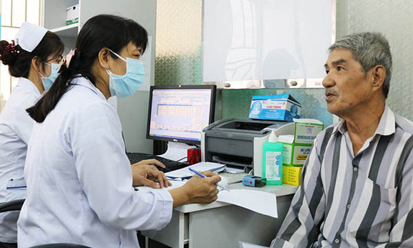 Các chính sách bảo hiểm ngày càng hoàn thiện, phục vụ tốt hơn công tác chăm sóc sức khỏe nhân dân. Các chính sách bảo hiểm ngày càng hoàn thiện, phục vụ tốt hơn công tác chăm sóc sức khỏe nhân dân.