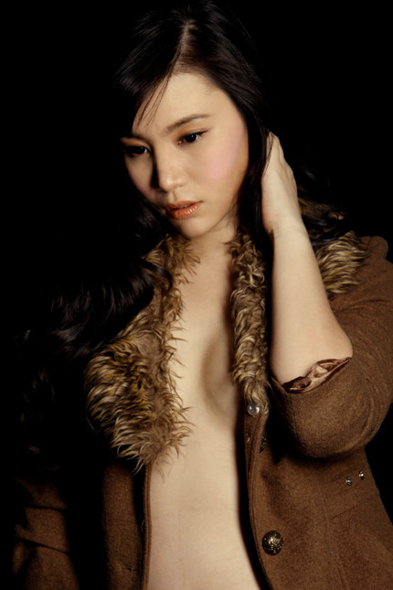 Sau những scandal ồn ào, Mai Hải Anh im hơi lặng tiếng một thời gian khá dài. Tuy vậy, người đẹp vừa tái xuất thực hiện bộ ảnh bán nude.