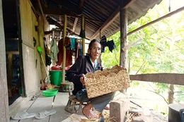 Cán bộ xã mời nghệ nhân về "cầm tay chỉ việc", tạo sinh kế bền vững cho người dân vùng cao