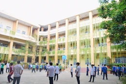 Thầy Hiệu trưởng Trường THPT Tây Thạnh truyền cảm hứng sống xanh đến học trò