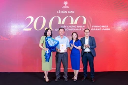 Phụ huynh tậu căn hộ The Opus One cho hành trình vào đời của con