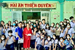 Thầy giáo thực hiện lối sống đẹp để làm gương cho học trò