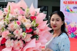 Được nuôi nấng bởi tình người ấm áp, cô giáo tiếng Anh mong giúp ích cho đời