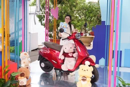 Gen Z chuộng đi học không khói xăng với xe máy điện VinFast
