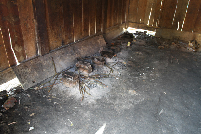 Bếp ăn của các cháu cấp 2 tự nấu lấy Bếp ăn của các cháu cấp 2 tự nấu lấy