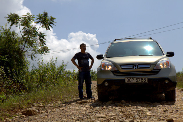 Có những đoạn đường tưởng chừng không thể đi nổi, phải cho một người đi bộ phía trước Có những đoạn đường tưởng chừng không thể đi nổi, phải cho một người đi bộ phía trước