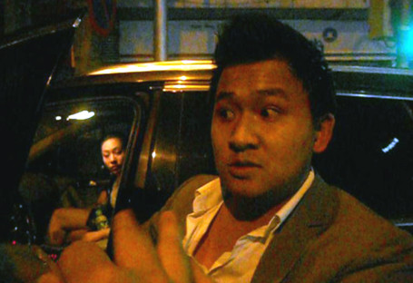 Vũ Hoàng Đức chống đối lực lượng thi hành công vụ. (ảnh: Dân trí) Vũ Hoàng Đức chống đối lực lượng thi hành công vụ. (ảnh: Dân trí)