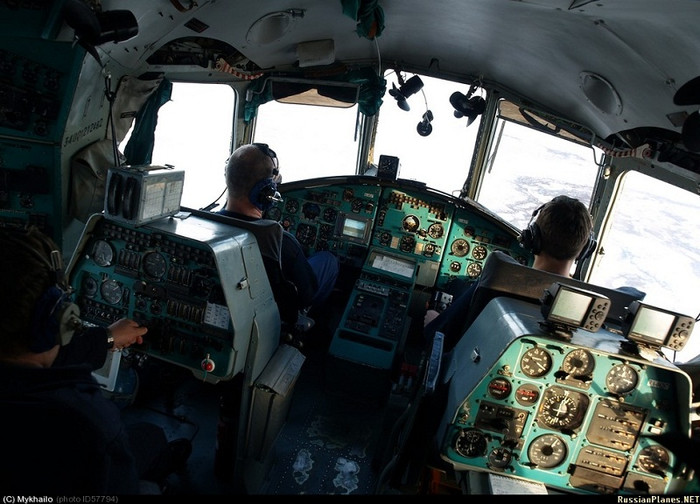 Trực thăng thiết kế buồng lái kính mới trang bị nhiều hệ thống điện tử hiện đại, thiết bị thông tin liên lạc mới Trực thăng thiết kế buồng lái kính mới trang bị nhiều hệ thống điện tử hiện đại, thiết bị thông tin liên lạc mới