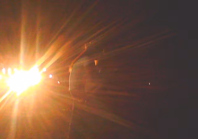 Một trong hàng trăm gái bán dâm đang hành "nghề" ở biển Quất Lâm đang chờ "đi" khách