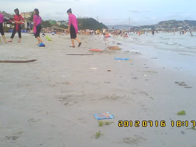 Mọi hoạt động vui chơi không thể thoải mái bên cạnh "biển rác" được! Mọi hoạt động vui chơi không thể thoải mái bên cạnh "biển rác" được!