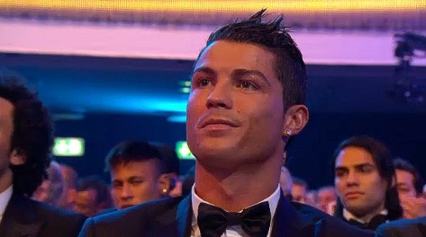 Khuôn mặt Ronaldo khi Messi nhận Quả bóng Vàng Khuôn mặt Ronaldo khi Messi nhận Quả bóng Vàng