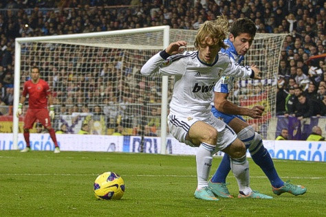Luka Modric: Giỏi nhất nhì Premier League, giờ là dự bị ở La Liga. Luka Modric: Giỏi nhất nhì Premier League, giờ là dự bị ở La Liga.