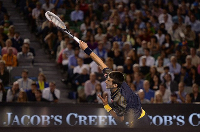 Trong set 4, Murray giao bóng trước nhưng bị Djokovic giành break ở ván 3 và bị dẫn trước 1-2. Từ lúc này, Djokovic bắt đầu thắng như chẻ tre. Trong set 4, Murray giao bóng trước nhưng bị Djokovic giành break ở ván 3 và bị dẫn trước 1-2. Từ lúc này, Djokovic bắt đầu thắng như chẻ tre.