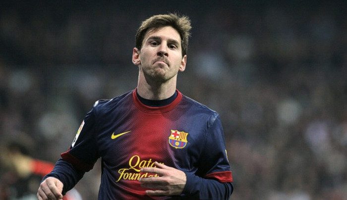 2. Bị khóa chặt, Messi vẫn biết tạo đột biến: Điều đáng nói trong trận đấu này là những tình huống ăn bàn của Barca không phải do Messi dứt điểm nhưng chính anh tự tạo ra tình huống. Cơ hội của Alba phút 12, pha cướp bóng từ đường chuyền hỏng của Carvalho phút 23, và sau đó là pha cướp bóng nhanh và chọc khe cho Fabregas ghi bàn ở phút 50, Messi đều là người trực tiếp chuyền, thậm chí là đoạt lại bóng cho Barca trong 2 tình huống sau. 2. Bị khóa chặt, Messi vẫn biết tạo đột biến: Điều đáng nói trong trận đấu này là những tình huống ăn bàn của Barca không phải do Messi dứt điểm nhưng chính anh tự tạo ra tình huống. Cơ hội của Alba phút 12, pha cướp bóng từ đường chuyền hỏng của Carvalho phút 23, và sau đó là pha cướp bóng nhanh và chọc khe cho Fabregas ghi bàn ở phút 50, Messi đều là người trực tiếp chuyền, thậm chí là đoạt lại bóng cho Barca trong 2 tình huống sau.