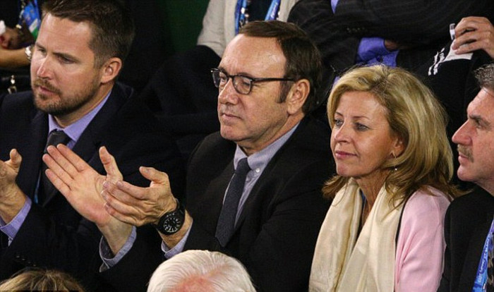 Trận đấu có sự xuất hiện của diễn viên Kevin Spacey và huyền thoại cricket Shane Warne.