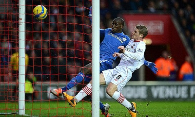 Nếu so sánh, thì Demba Ba ghi bàn trong nhiều trận đấu hơn và gỡ hòa nhiều lần hơn so với Torres. Nếu so sánh, thì Demba Ba ghi bàn trong nhiều trận đấu hơn và gỡ hòa nhiều lần hơn so với Torres.