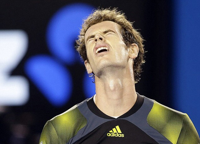 Nỗi thất vọng của Andy Murray sau khi không thể đoạt 2 chức vô địch Grand Slam liên tiếp. Nỗi thất vọng của Andy Murray sau khi không thể đoạt 2 chức vô địch Grand Slam liên tiếp.