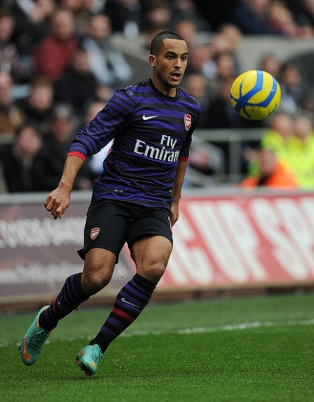 Nếu, và có lẽ điều này sẽ xảy ra, Theo Walcott được gia hạn hợp đồng với Arsenal, bản thân Walcott sẽ giành được rất nhiều hơn cả số tiền lương được tăng thêm lẫn vị thế ngôi sao mà anh mới giành được ở sân Emirates. Nếu, và có lẽ điều này sẽ xảy ra, Theo Walcott được gia hạn hợp đồng với Arsenal, bản thân Walcott sẽ giành được rất nhiều hơn cả số tiền lương được tăng thêm lẫn vị thế ngôi sao mà anh mới giành được ở sân Emirates.