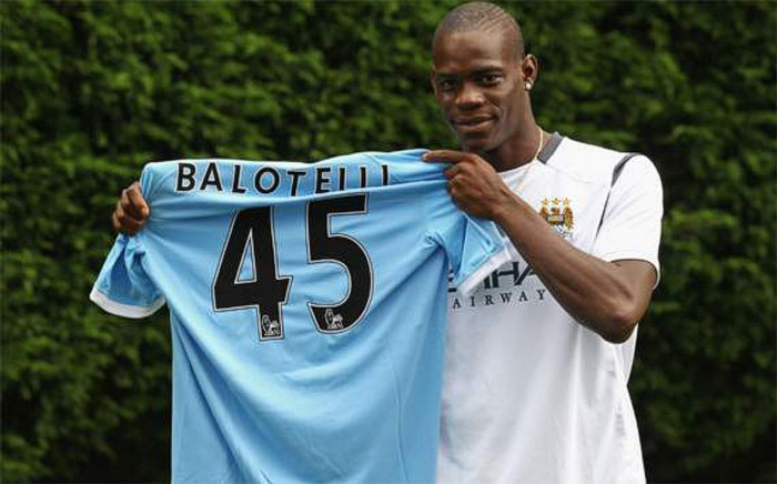 12/8/2010 – Vốn đã là một cầu thủ lắm scandal, Mario Balotelli đến Man City với giá 20 triệu bảng. 12/8/2010 – Vốn đã là một cầu thủ lắm scandal, Mario Balotelli đến Man City với giá 20 triệu bảng.