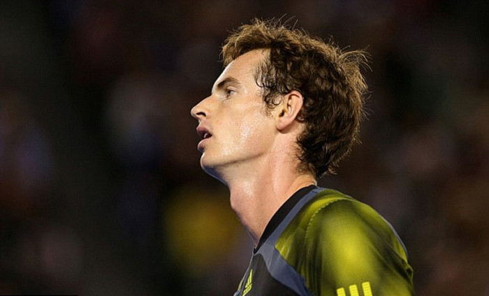 Bước sang set 2, hai tay vợt giao tranh cực kỳ căng thẳng và với tỷ số set đấu là 6-6, họ phải bước vào loạt tie-break. Murray thất thế rất nhanh khi để bị dẫn 1-4, và Federer thắng set 2 với tỷ số 7-5, gỡ hòa 1-1.