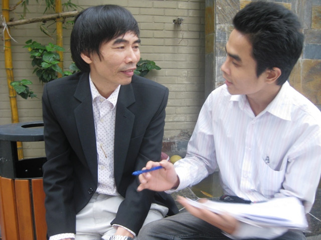 TS Lê Thẩm Dương trao đổi với PV Báo Giáo dục Việt Nam TS Lê Thẩm Dương trao đổi với PV Báo Giáo dục Việt Nam