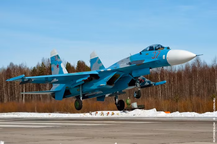 Su-27 số hiệu 37