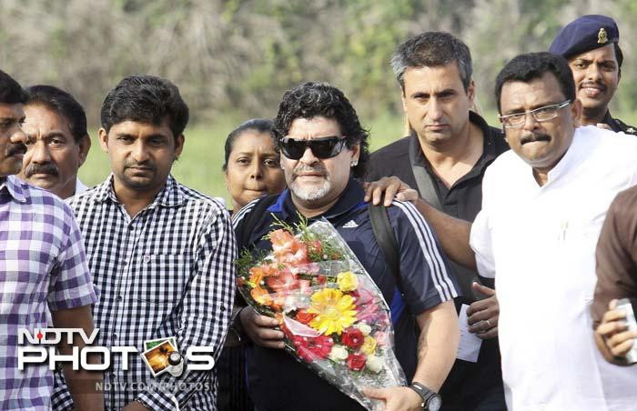 Maradona tới Ấn Độ. Maradona tới Ấn Độ.