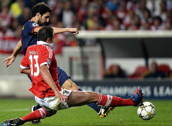 Fabregas lại ghi bàn. Fabregas lại ghi bàn.