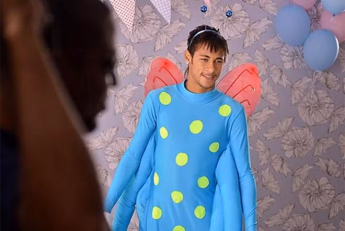 "Bướm" Neymar. "Bướm" Neymar.