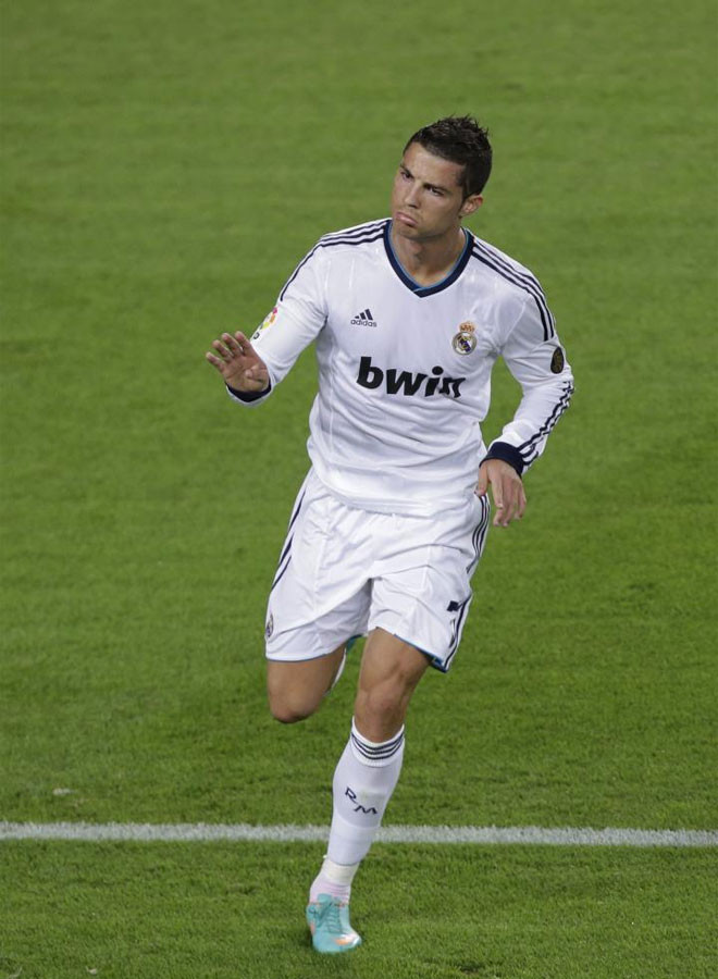 Bất chấp, Ronaldo tiếp tục sút tung lưới Victor Valdes trong 4 trận đấu liên tiếp. Bất chấp, Ronaldo tiếp tục sút tung lưới Victor Valdes trong 4 trận đấu liên tiếp.