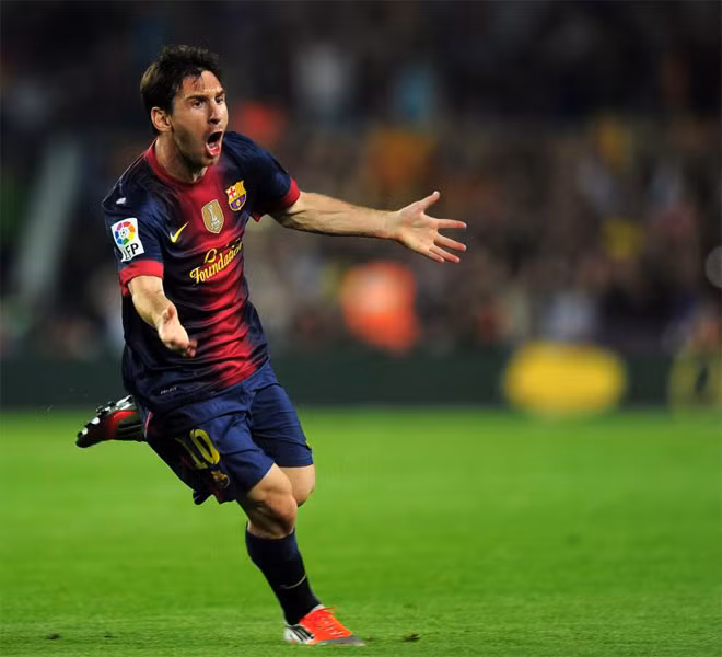 Messi, 'hung thần' của Casillas.