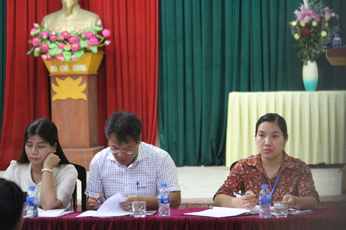 Lãnh đạo quận Hà Đông cùng các ban ngành lắng nghe ý kiến và trả lời mọi thắc của các phụ huynh. Ảnh: Nhân Minh. Lãnh đạo quận Hà Đông cùng các ban ngành lắng nghe ý kiến và trả lời mọi thắc của các phụ huynh. Ảnh: Nhân Minh.