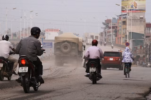 Những chiếc xe tải là nguyên nhân gây ra khói bụi