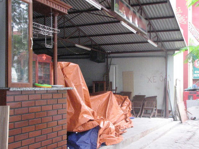 Cửa hàng trưng bày sản phẩm đóng cửa sau khi ông, bà chủ "biến mất" Cửa hàng trưng bày sản phẩm đóng cửa sau khi ông, bà chủ "biến mất"