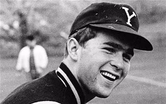 Cựu Tổng thống Mỹ George W. Bush là một cựu sinh viên Đại học Yale