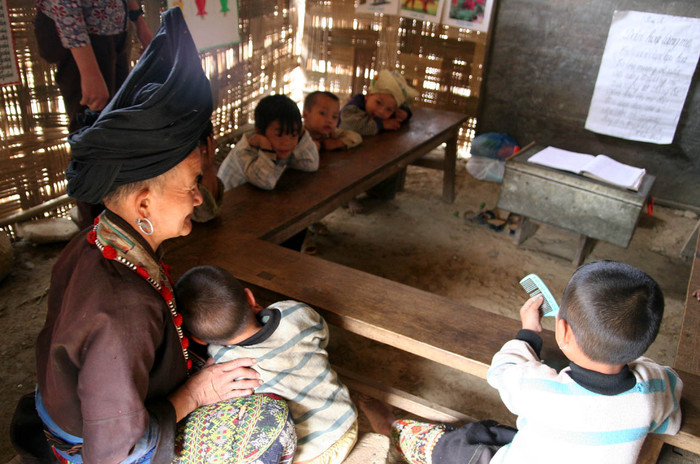 Ở những nơi, trường không ra trường, lớp không ra lớp như thế này cũng là một nguyên nhân dẫn đế tỉ lệ học sinh bỏ học ở vùng Tây bắc rất cao