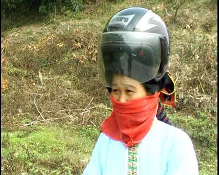 Mũ bảo hiểm để bảo vệ... tóc. Mũ bảo hiểm để bảo vệ... tóc.