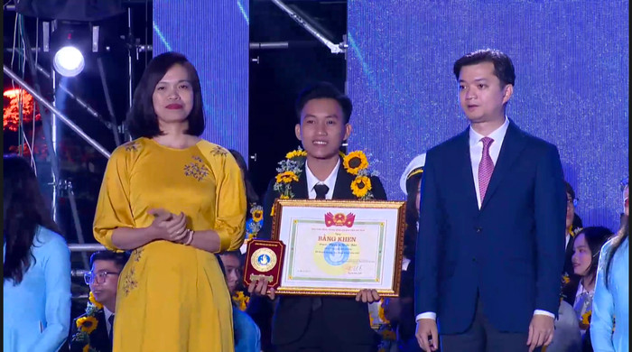 Lưu Thành Nhân xuất sắc nhận được Giải thưởng "Sao Tháng Giêng" năm 2022. Ảnh: Nhân vật cung cấp) Lưu Thành Nhân xuất sắc nhận được Giải thưởng "Sao Tháng Giêng" năm 2022. Ảnh: Nhân vật cung cấp)