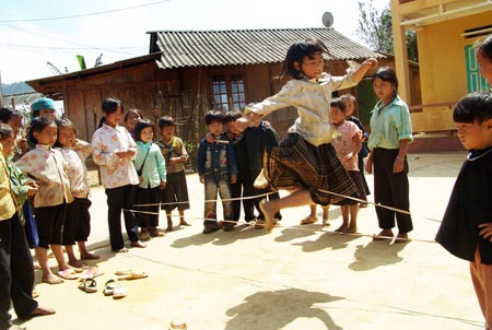 Nhiều học sinh ở huyện Văn Chấn bị “nợ” tiền hỗ trợ theo chính sách. Nhiều học sinh ở huyện Văn Chấn bị “nợ” tiền hỗ trợ theo chính sách.