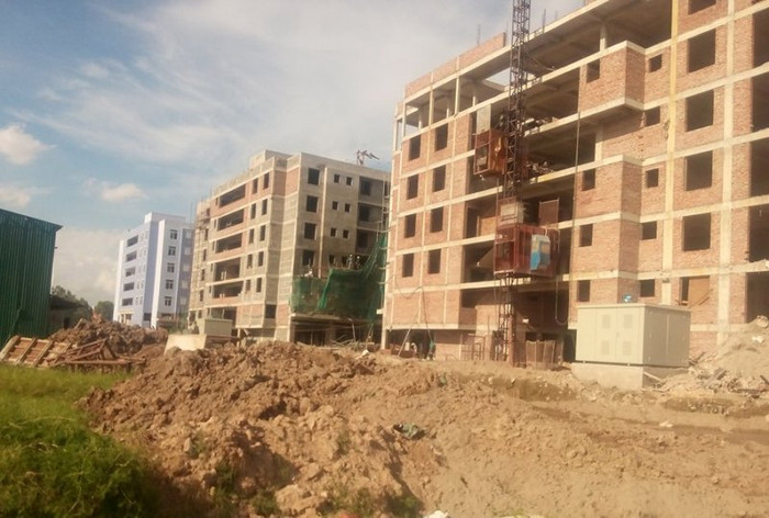 Các hạng mục công trình vẫn được chủ đầu tư cho thi công (Ảnh Nhân Minh) Các hạng mục công trình vẫn được chủ đầu tư cho thi công (Ảnh Nhân Minh)