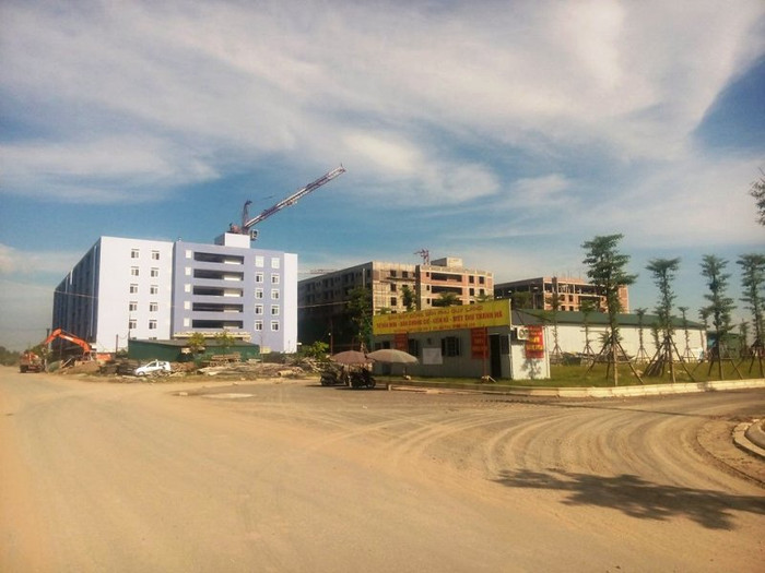 Thông tin về việc Tập đoàn Mường Thanh của "đại gia điếu cày" Lê Thanh Thản mua 95% cổ phần của Cienco 5 Land, qua đó gần như nắm quyền chi phối dự án khu đô thị Thanh Hà được công bố đã làm nóng thị trường địa ốc Hà Nội (Ảnh Nhân Minh) Thông tin về việc Tập đoàn Mường Thanh của "đại gia điếu cày" Lê Thanh Thản mua 95% cổ phần của Cienco 5 Land, qua đó gần như nắm quyền chi phối dự án khu đô thị Thanh Hà được công bố đã làm nóng thị trường địa ốc Hà Nội (Ảnh Nhân Minh)