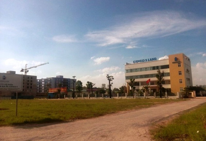 Dự án Cienco 5 đang được chủ đầu tư cho thi công. Trong khi đó mớ "bùng nhùng" vẫn chưa được sáng tỏ (Ảnh Nhân Minh) Dự án Cienco 5 đang được chủ đầu tư cho thi công. Trong khi đó mớ "bùng nhùng" vẫn chưa được sáng tỏ (Ảnh Nhân Minh)