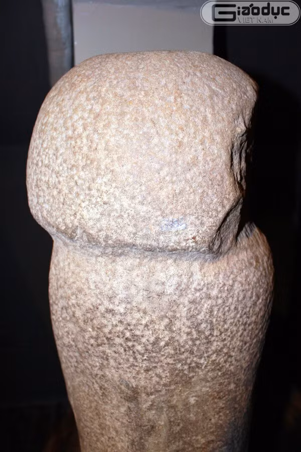 Linga là vật thờ không thể thiếu của các nền văn hóa cổ chịu ảnh hưởng sâu đậm của văn hóa Ấn Độ.