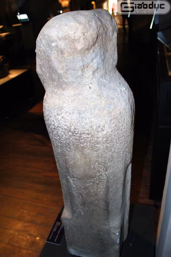 Ở Việt Nam, biểu tượng Linga có rất nhiều trong kiến trúc tôn giáo của người Chăm.