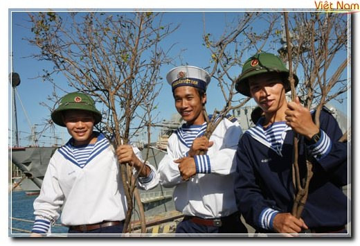 Các chiến sĩ ngoài Trường Sa, Hoàng Sa Các chiến sĩ ngoài Trường Sa, Hoàng Sa