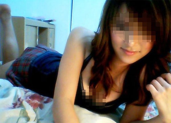 1. Những "hot girl" làm các "con nghiện" chat sex điên đảo Thay vì nổi tiếng bởi tài năng, những "hot girl" chuyên "show hàng", bất đắc dĩ được dân nghiện chat sex tự phong trở thành những người nổi tiếng (xem bộ ảnh) 1. Những "hot girl" làm các "con nghiện" chat sex điên đảo Thay vì nổi tiếng bởi tài năng, những "hot girl" chuyên "show hàng", bất đắc dĩ được dân nghiện chat sex tự phong trở thành những người nổi tiếng (xem bộ ảnh)