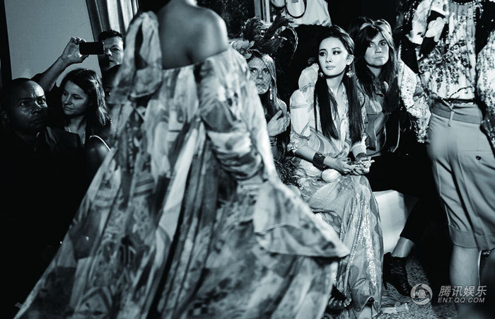 Theo thông tin mới nhất thì Dương Mịch sẽ tham gia bộ phim mới có tên gọi Bào xuất nhất phiến thiên (tạm dịch: Chạy ra một khoảng trời) do Lý Viễn đạo diễn. Theo thông tin mới nhất thì Dương Mịch sẽ tham gia bộ phim mới có tên gọi Bào xuất nhất phiến thiên (tạm dịch: Chạy ra một khoảng trời) do Lý Viễn đạo diễn.